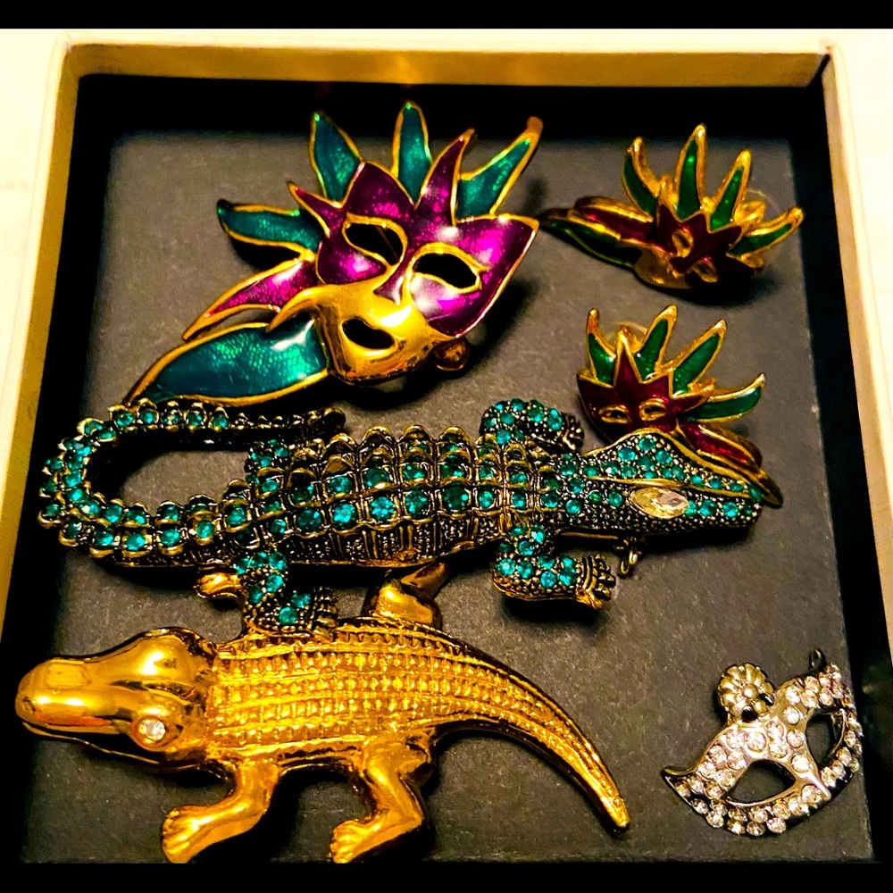 6 piece New Orleans jewelry lot. Mardi Gras